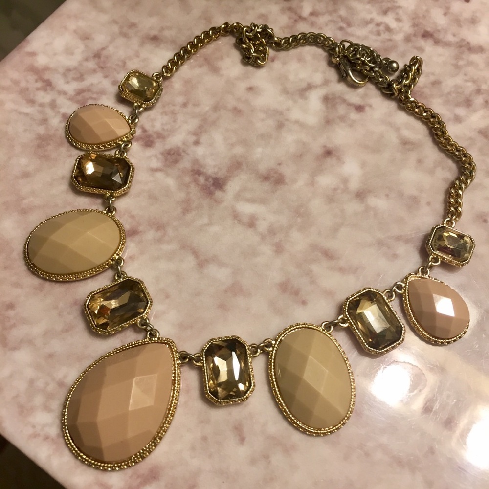 Chunky beige necklace